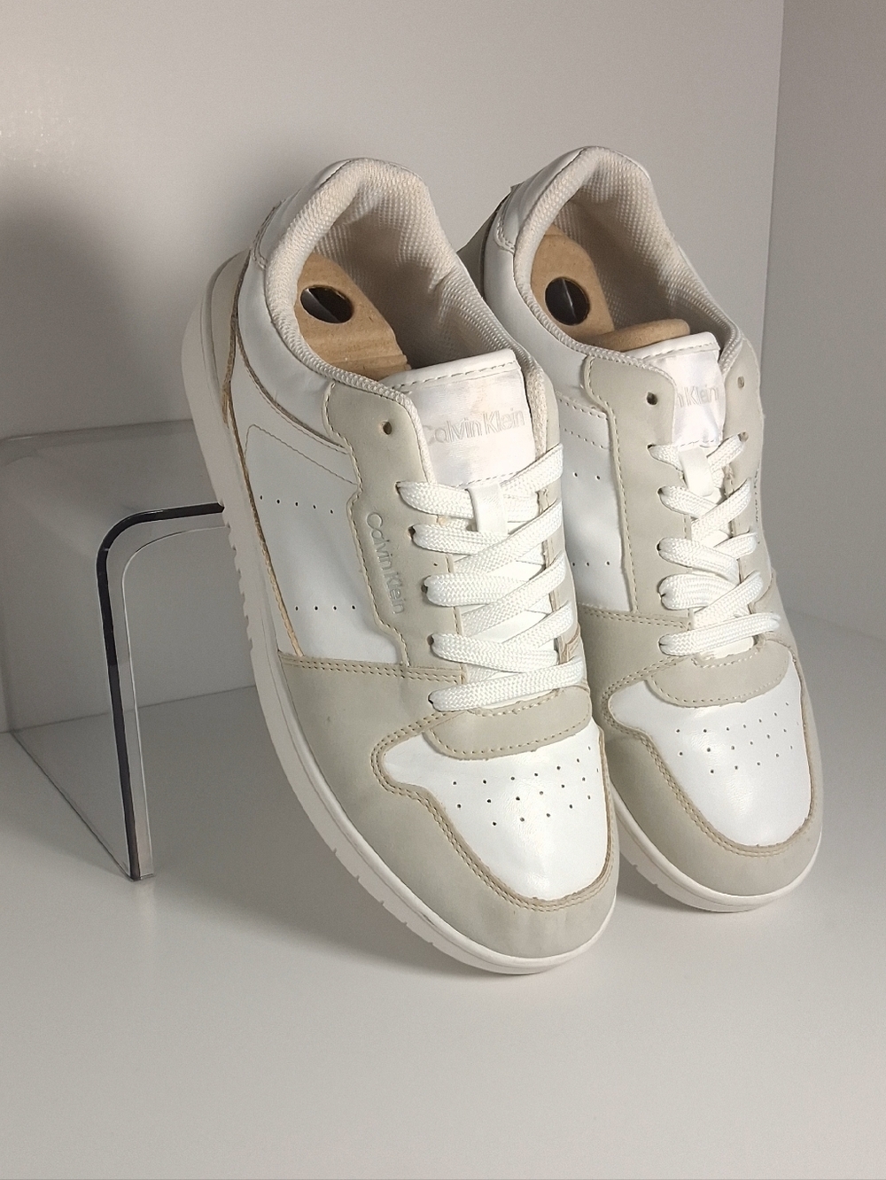 Calvin Klein White and Beige Low-Top Women's Sneakers Size 9M - Picture 5 of 14